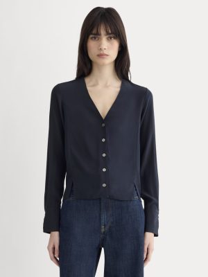 The V-Neck Blouse in Washable Silk | Navy