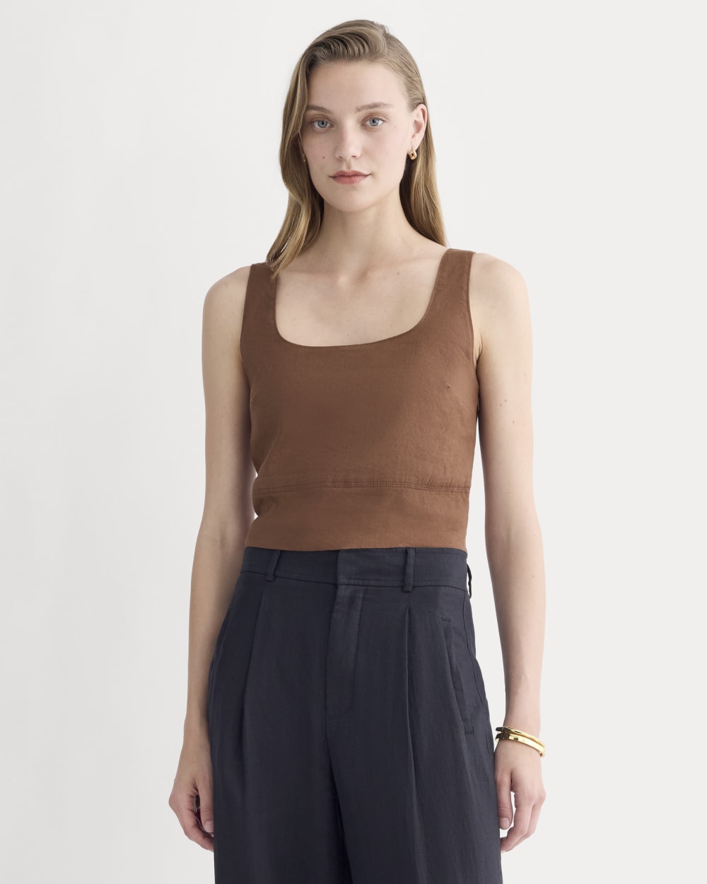 The Square Tank in Stretch Linen | Cedarwood