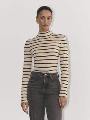 The Funnel Neck in Cotton Cashmere | Powder / Black