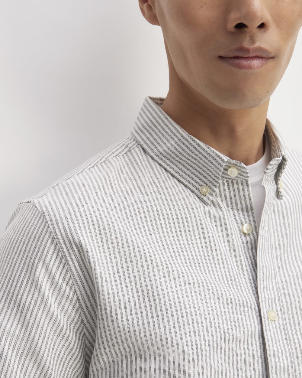 The Organic Short Sleeve Oxford Shirt | Charcoal / White - Image 4