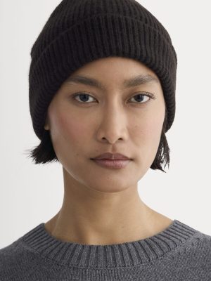 The Cashmere Ribbed Beanie | Black