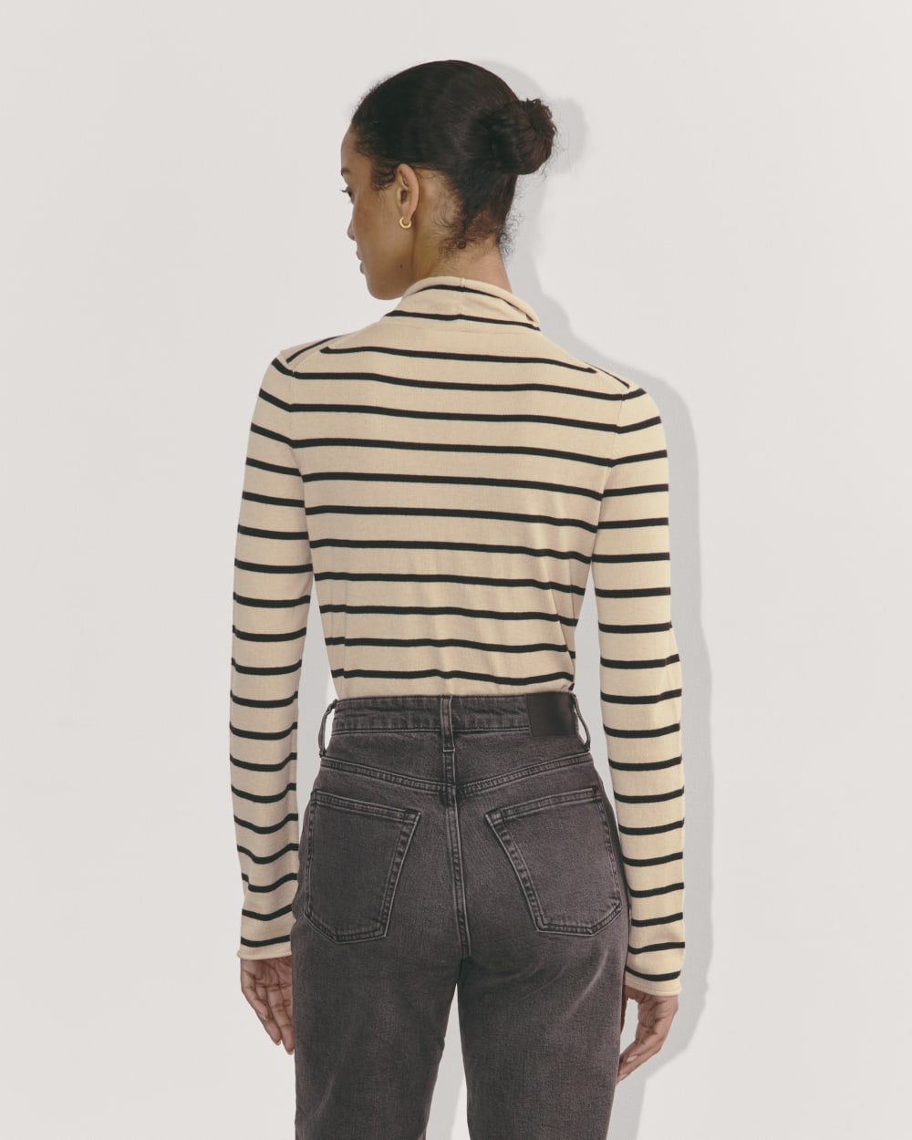 The Funnel Neck in Cotton Cashmere | Powder / Black - Image 5