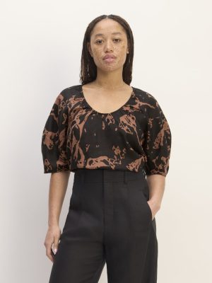 The Scoop Top in Linen | Carob Brown Abstract