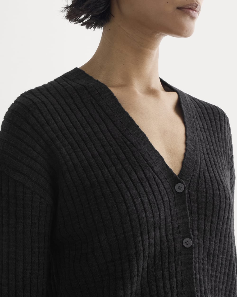 The Ribbed Cardigan in Cotton Linen | Black - Image 4