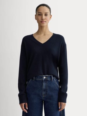 The Classic V in Cashmere | Navy