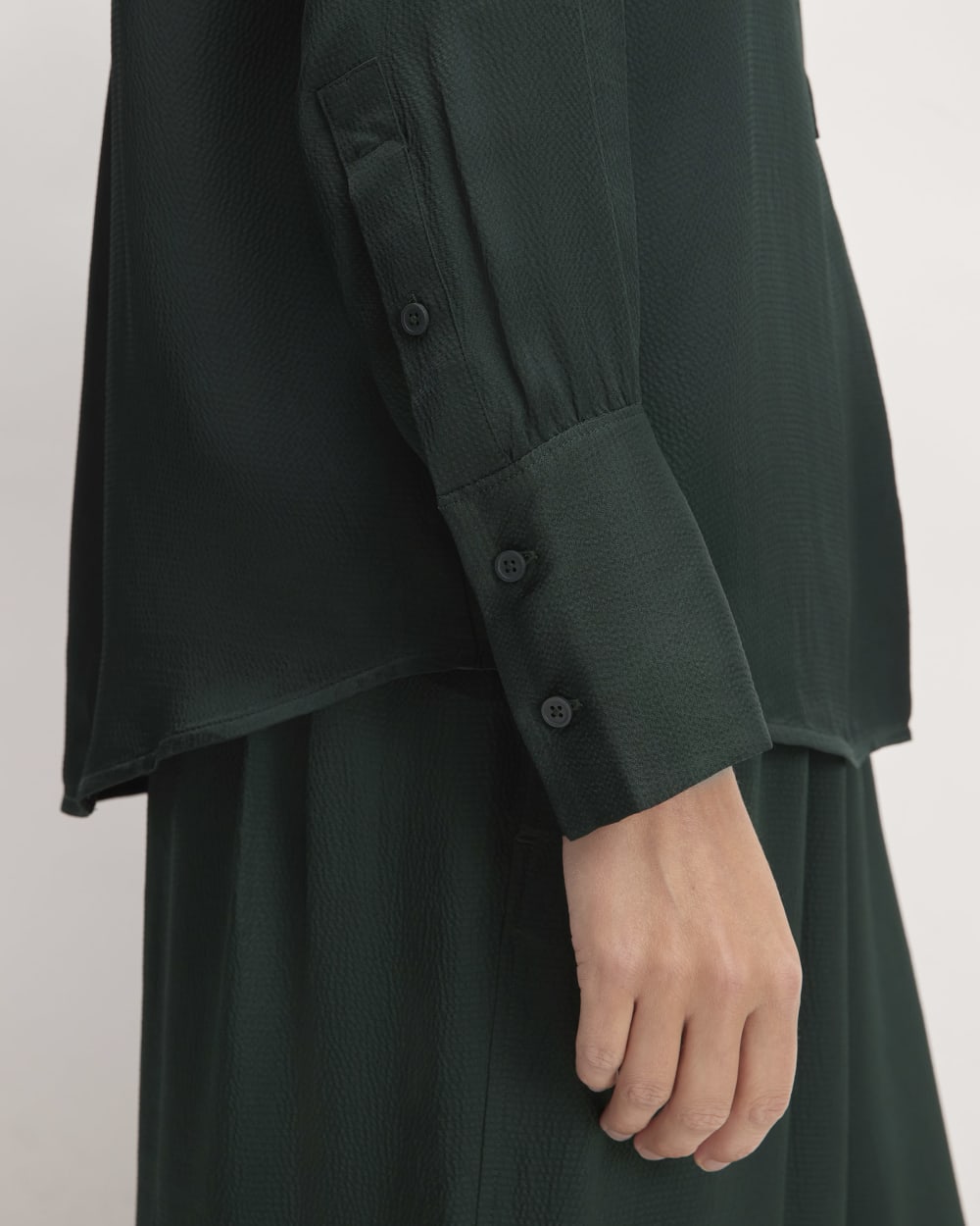 The Hammered Satin Popover Shirt | Scarab - Image 5