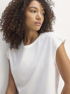 The Muscle Cropped Tee in Essential Cotton | White